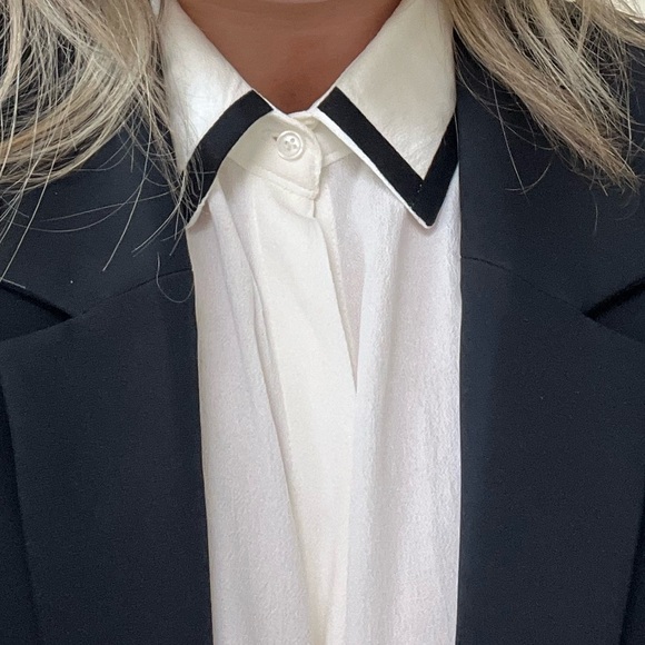 White button down with black detailing - Picture 6 of 6